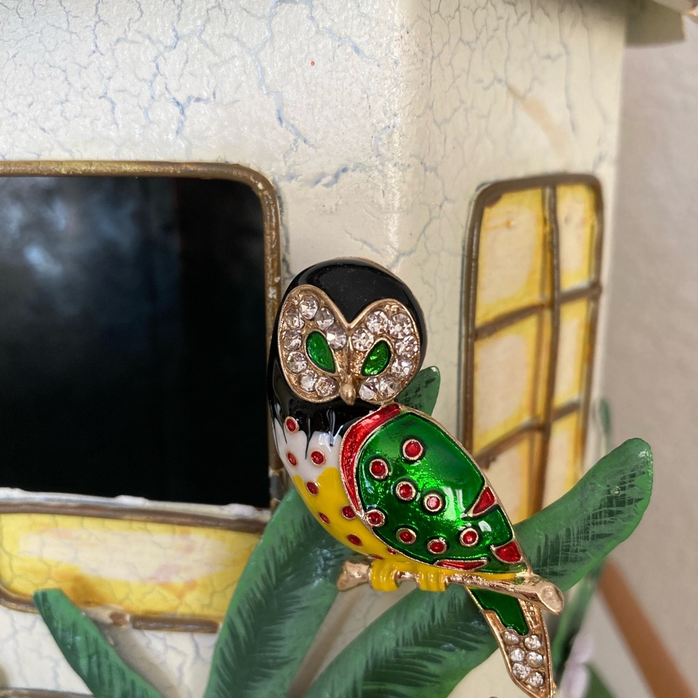 Brooch. OWL. NEW. BEAUTIFUL